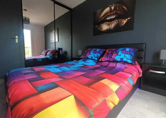 T2 Cosy Romantic, Balcon,Clim, Parking Gratuit